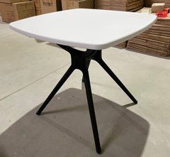 Стіл обідній TP-20 VETRO 80x80 Білий / Чорний жива фотографія